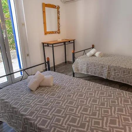 Marioly Parikia (Paros)